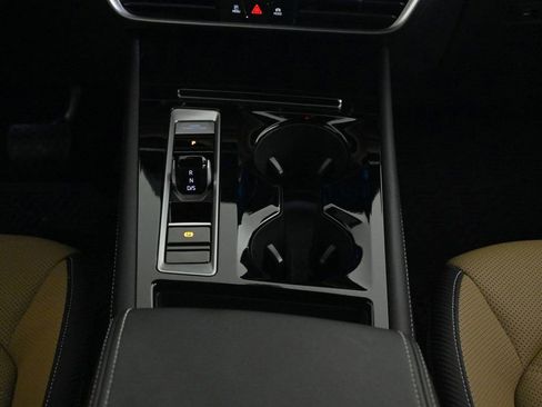 Used 2025 Volkswagen Atlas Cross Sport SE w/ Panoramic Sunroof Package image 14