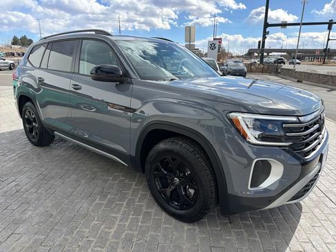 Certified 2025 Volkswagen Atlas Peak Edition SE image 9