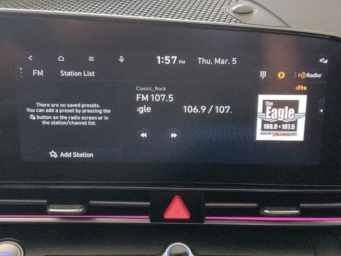 Used 2025 Hyundai Elantra SEL image 25