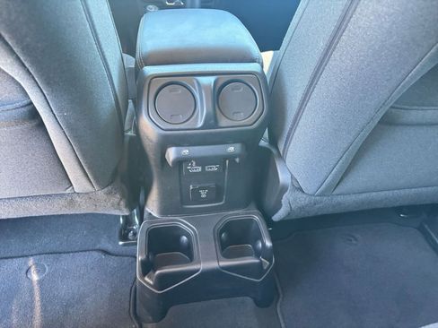 Used 2025 Jeep Wrangler Unlimited Sahara AWD/4WD image 22
