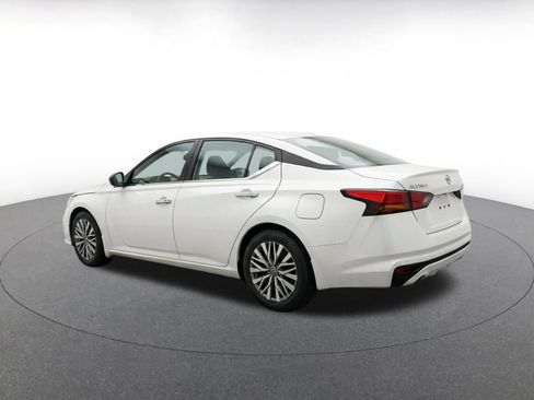 Used 2025 Nissan Altima 2.5 SV FWD image 7