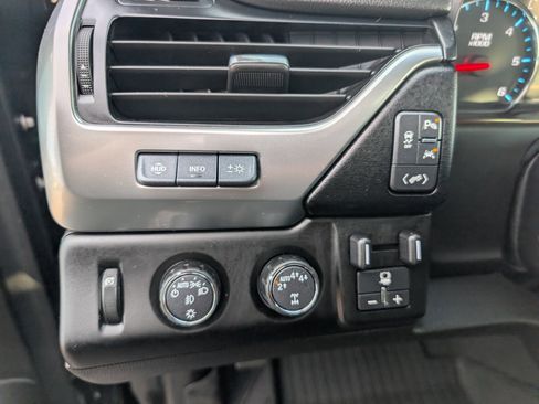 Used 2019 Chevrolet Suburban Premier image 15