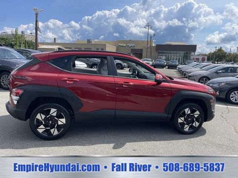 Used 2024 Hyundai Kona SEL AWD/4WD image 3