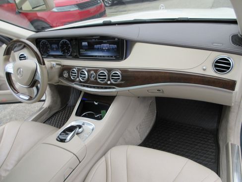 Used 2017 Mercedes-Benz S 550 Sedan image 27