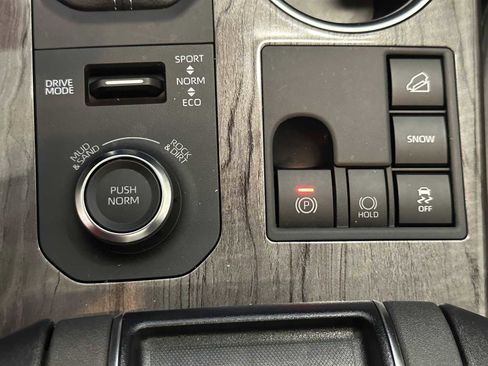 Used 2025 Toyota Highlander Platinum AWD/4WD image 16