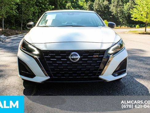 Used 2025 Nissan Altima 2.5 SR FWD image 7