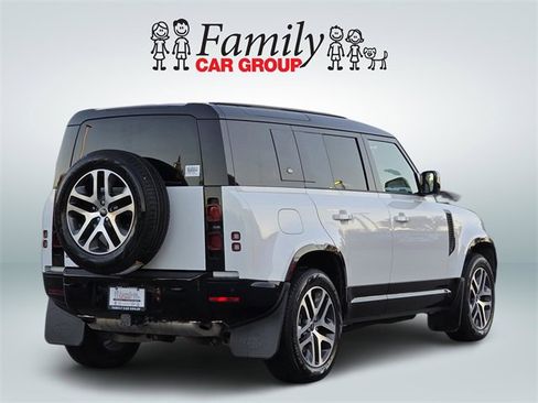 Used 2024 Land Rover Defender 110 X-Dynamic SE image 4