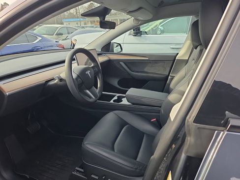 Used 2023 Tesla Model Y Long Range image 3