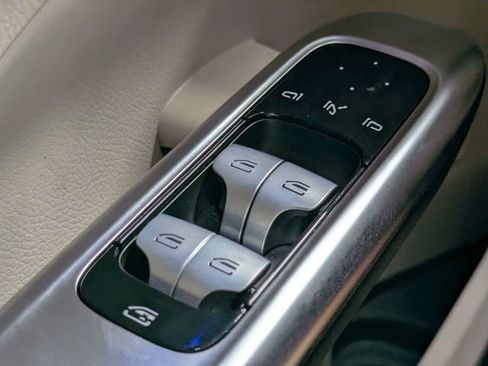 Used 2025 Mercedes-Benz C 300 Sedan image 16