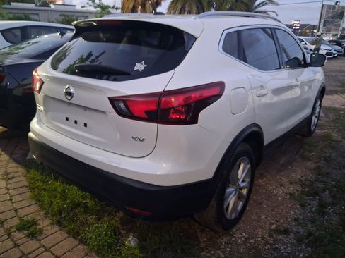 Used 2018 Nissan Rogue Sport SV FWD image 3