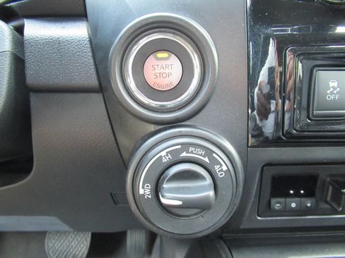 Used 2022 Nissan Titan PRO-4X w/ Pro-4x Convenience Package AWD/4WD image 27