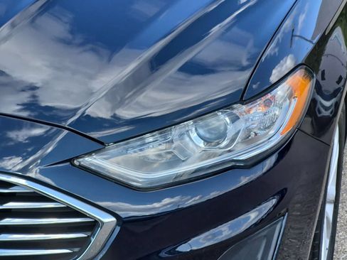 Used 2020 Ford Fusion SE FWD image 11
