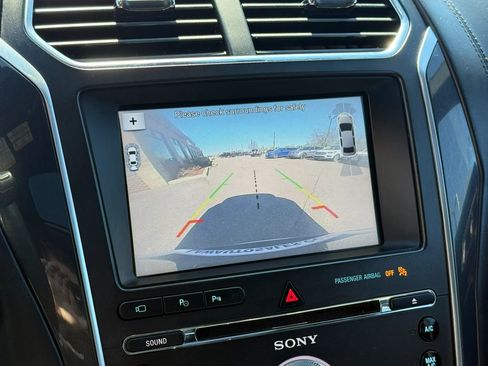 Used 2017 Ford Explorer Platinum image 32