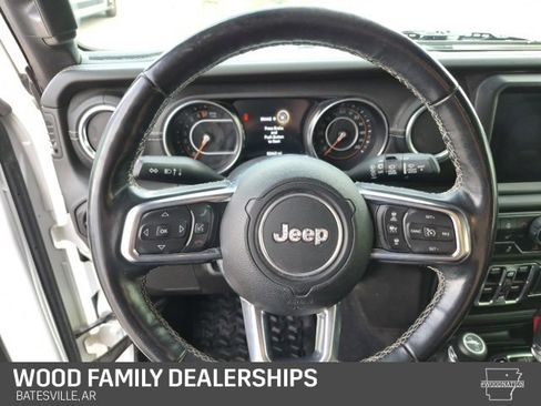 Used 2019 Jeep Wrangler Unlimited Sahara image 15