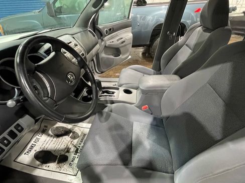 Used 2011 Toyota Tacoma 4x4 Double Cab w/ TRD Sport Pkg image 8