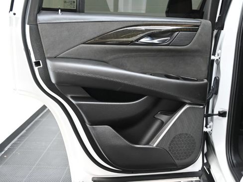 Used 2018 Cadillac Escalade Platinum AWD/4WD image 38