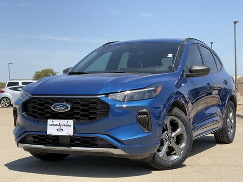 Used 2023 Ford Escape ST-Line w/ Tech Pack #1 FWD image 2