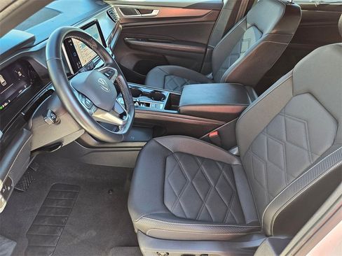 Used 2025 Volkswagen Atlas Cross Sport SE image 9
