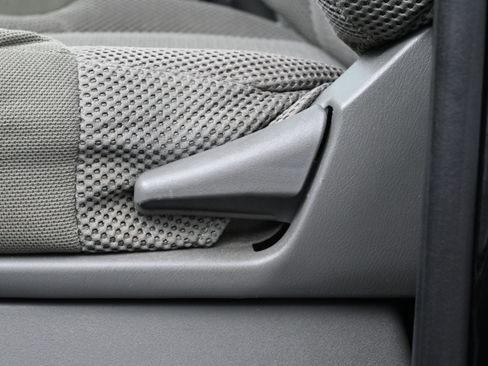 Used 2020 Nissan Frontier SV image 9