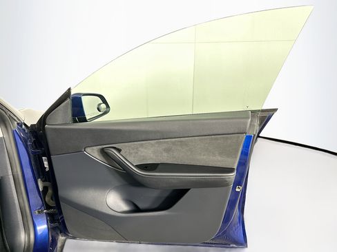 Used 2020 Tesla Model Y Long Range image 31