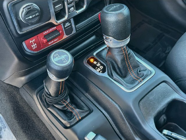 Used 2021 Jeep Gladiator Mojave w/ Cold Weather Group AWD/4WD image 17