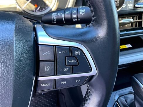 Used 2023 Toyota Highlander XLE AWD/4WD image 24