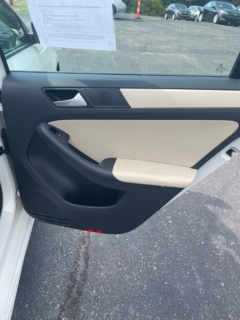 Used 2012 Volkswagen Jetta SE FWD image 18