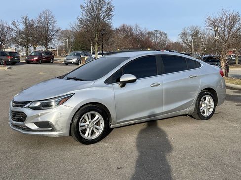 Used 2016 Chevrolet Cruze LT image 2