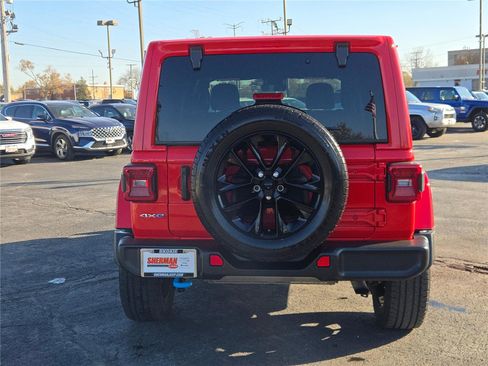 Used 2024 Jeep Wrangler Sahara w/ Technology Group image 15