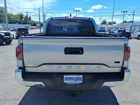 Used 2023 Toyota Tacoma TRD Off-Road AWD/4WD image 5