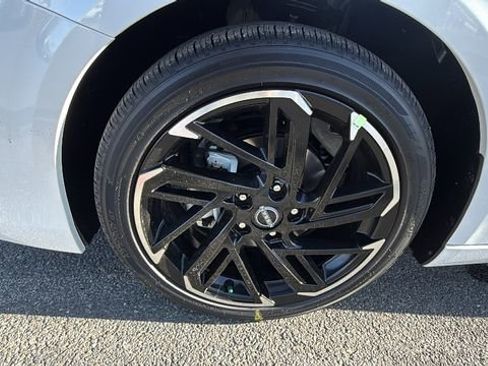 New 2026 Nissan Sentra SR w/ SR Premium Package FWD image 9