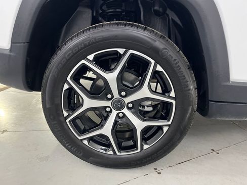 Used 2025 Jeep Compass Limited image 17