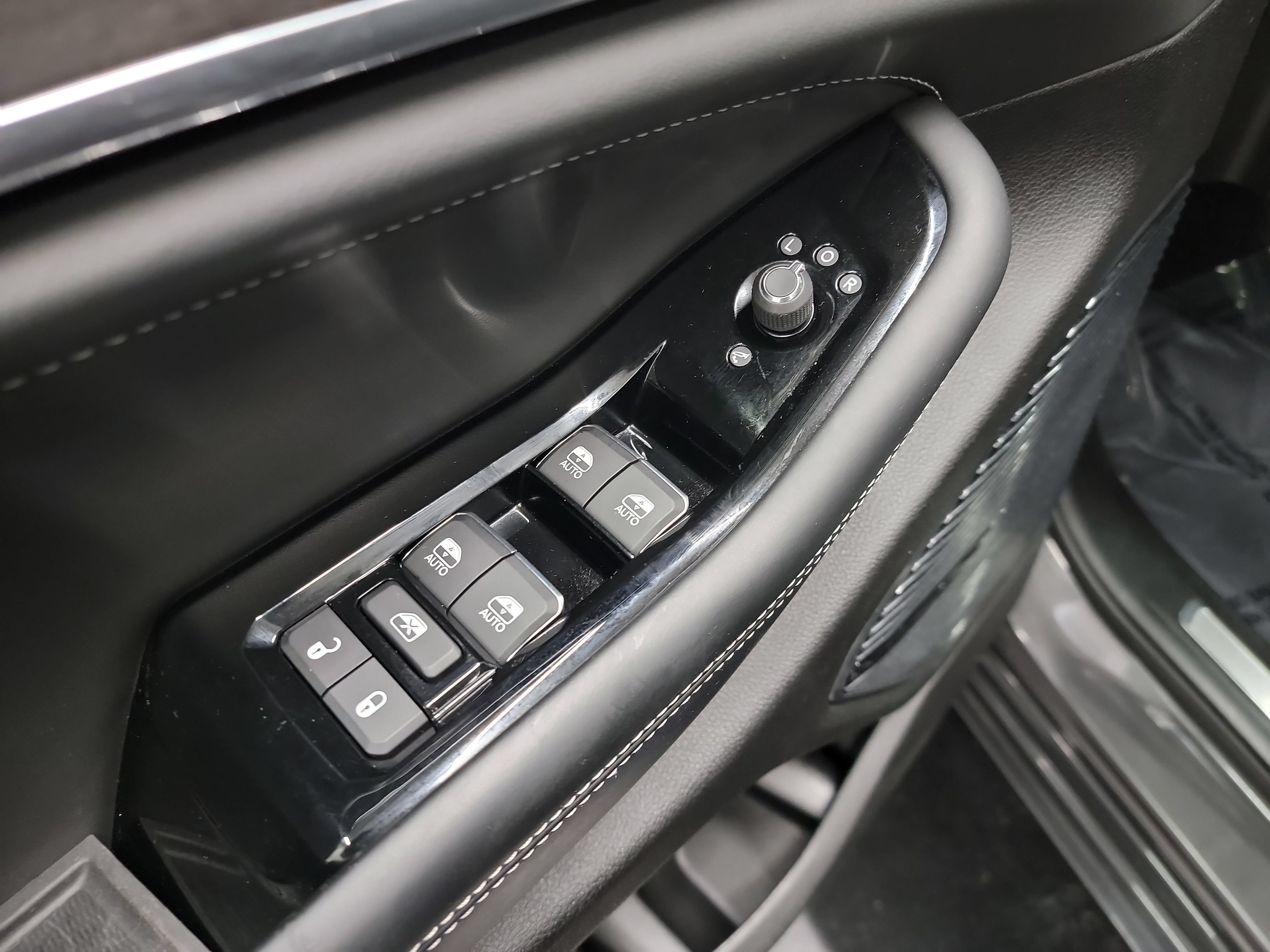 Used 2023 Jeep Grand Cherokee L Overland AWD/4WD image 14