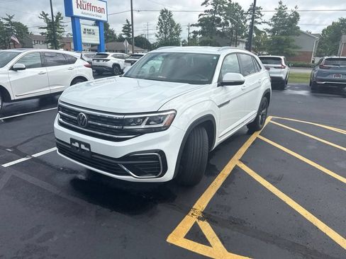 Used 2021 Volkswagen Atlas Cross Sport SE w/ V6 Towing Package FWD image 3