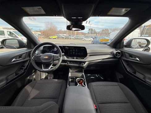 Used 2025 Chevrolet Equinox LT image 18