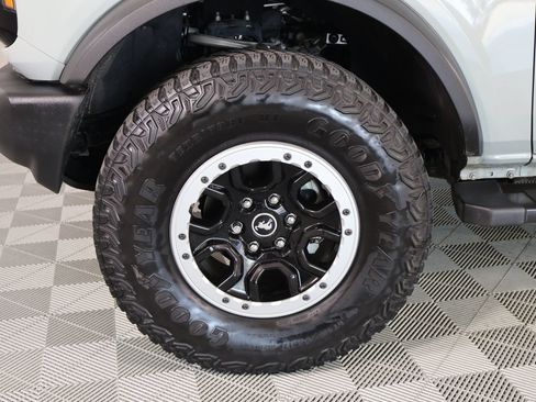 Used 2023 Ford Bronco Outer Banks w/ Sasquatch Package AWD/4WD image 18
