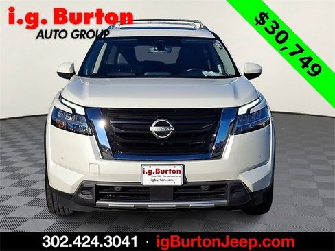Used 2023 Nissan Pathfinder SL w/ SL Premium Package image 2