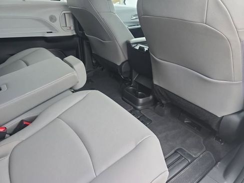 Used 2025 Toyota Sienna XLE image 11