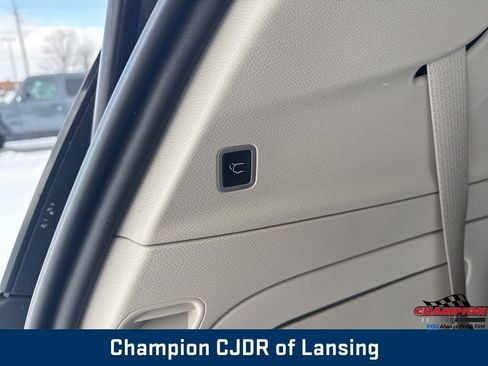 Used 2019 Chrysler Pacifica Limited image 46