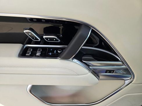 New 2025 Land Rover Range Rover SE AWD/4WD image 15