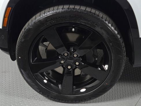New 2026 Land Rover Defender 130 X-Dynamic SE AWD/4WD image 9
