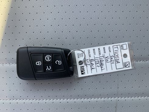 Used 2024 Volkswagen Tiguan SE R-Line image 37