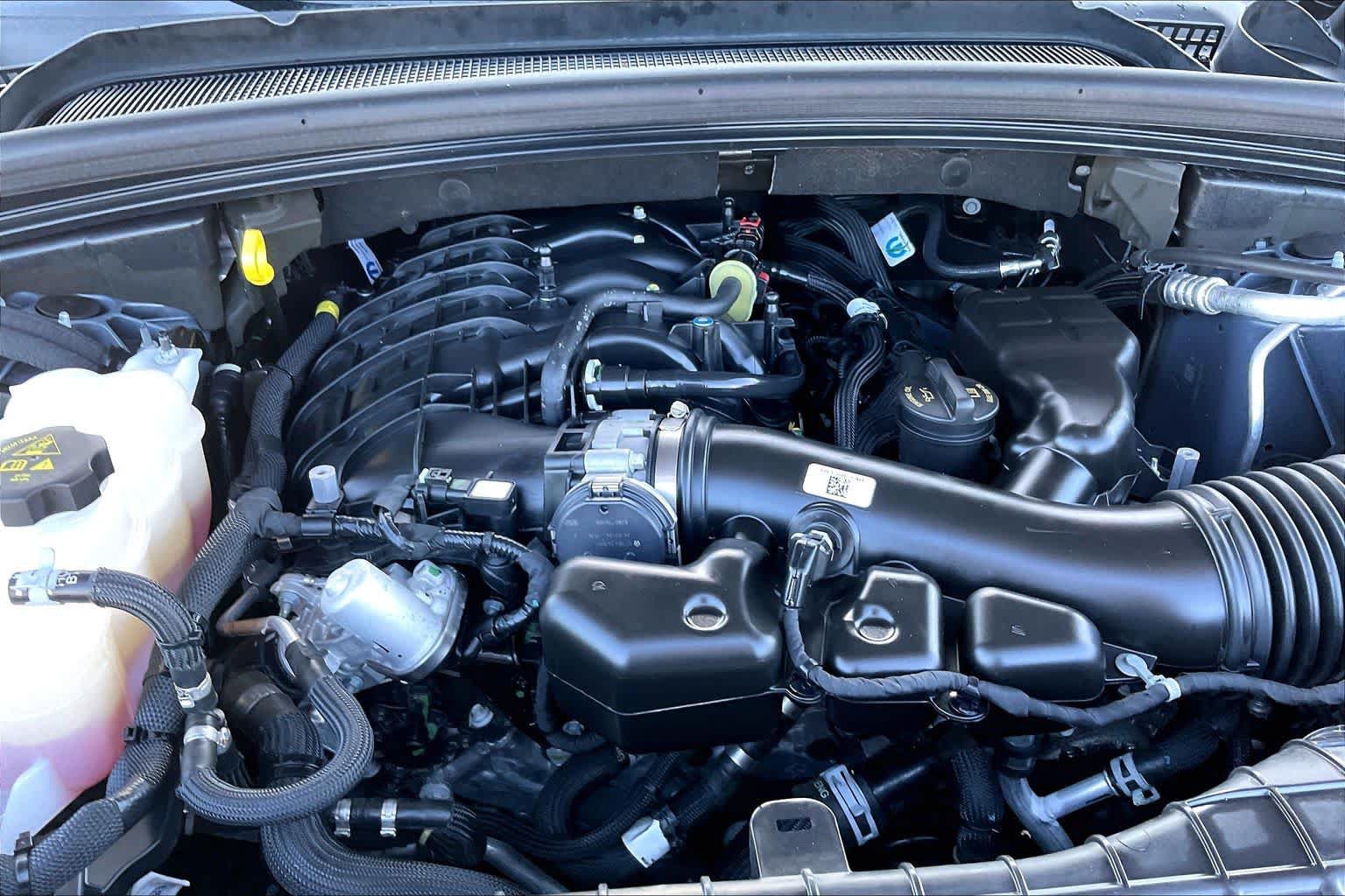 Used 2024 Jeep Grand Cherokee L Laredo RWD image 32