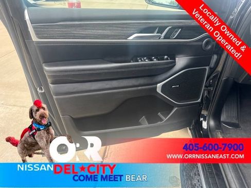 Used 2023 Jeep Wagoneer L Series II AWD/4WD image 17