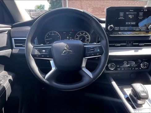 Used 2024 Mitsubishi Outlander SE AWD/4WD image 5