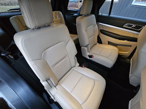 Used 2017 Ford Explorer XLT w/ Equipment Group 202A image 26