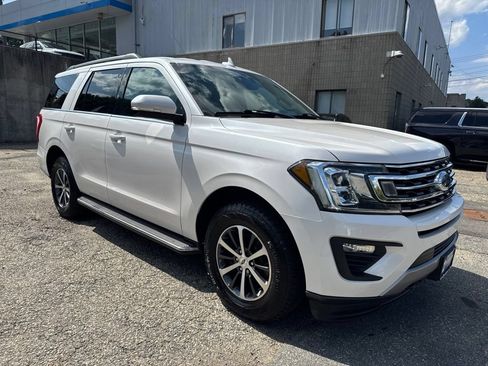 Used 2018 Ford Expedition XLT w/ Equipment Group 202A AWD/4WD image 39