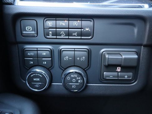 New 2026 Chevrolet Suburban RST image 17