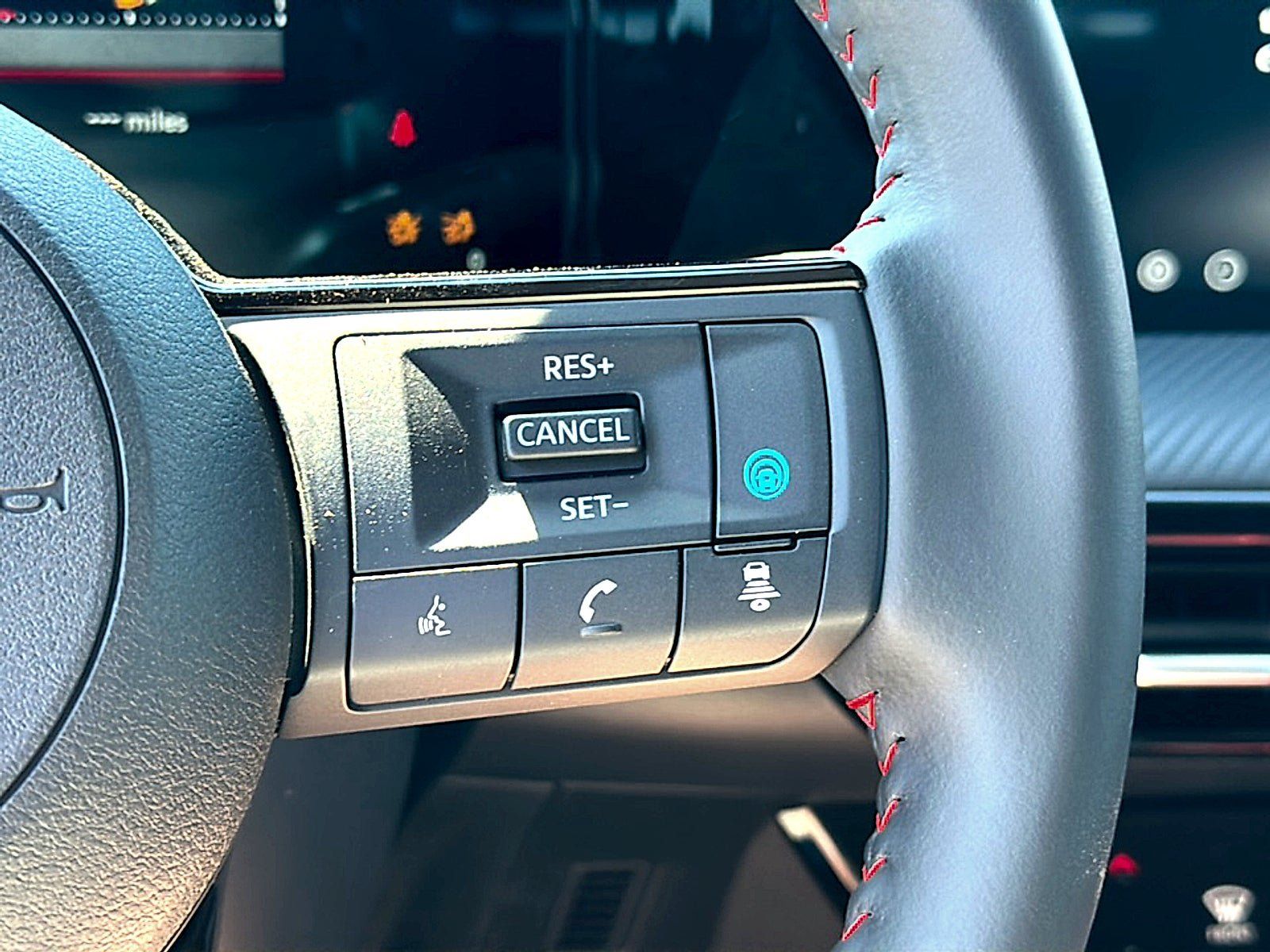 New 2026 Nissan Kicks SR w/ Cold Weather Package FWD image 18