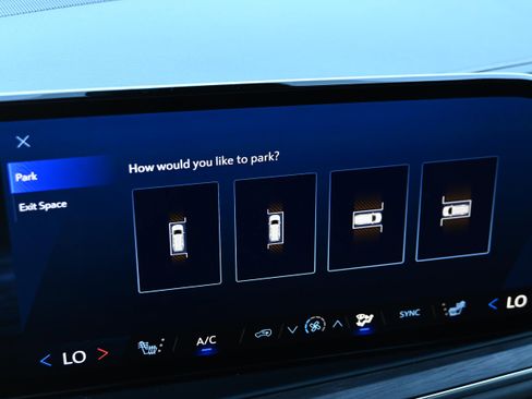 Used 2025 Chevrolet Tahoe LT w/ Comfort Package image 33